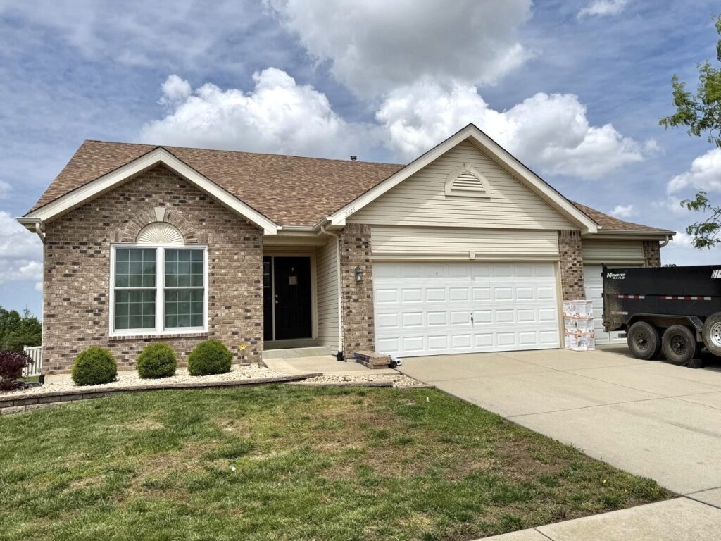 New architectural shingle roof installed on a brick home in Belleville IL by Barringer Brothers Roofing