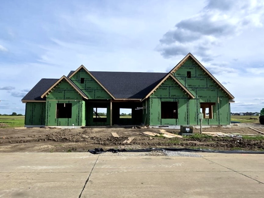 New construction home with architectural shingle roof installation in Edwardsville IL