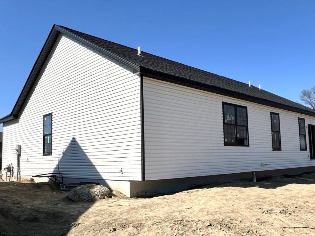 White vinyl siding installation on a new construction home in Mascoutah IL by Barringer Brothers Roofing
