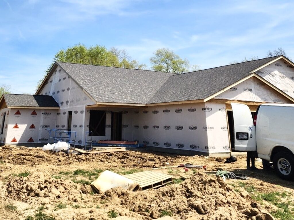 New construction home with architectural shingle roof in Nashville IL by Barringer Brothers Roofing