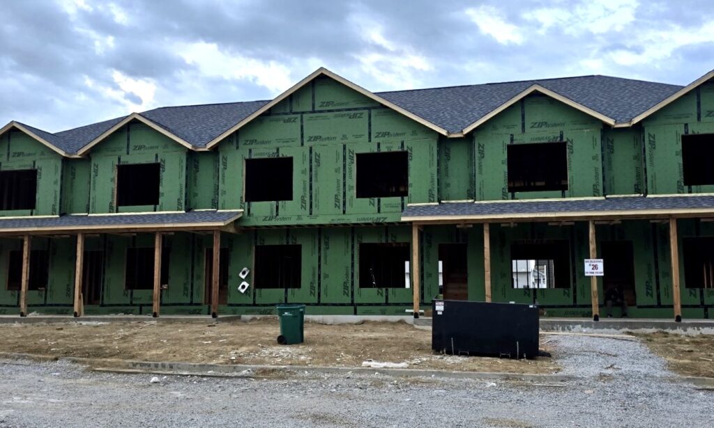 New construction home with architectural asphalt shingle roof in O'Fallon IL by Barringer Brothers Roofing