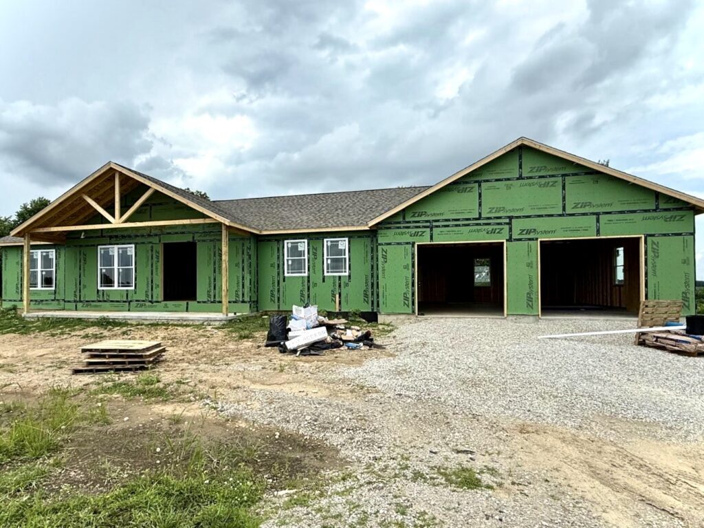 New construction home with architectural shingle roof in Wood River IL by Barringer Brothers Roofing