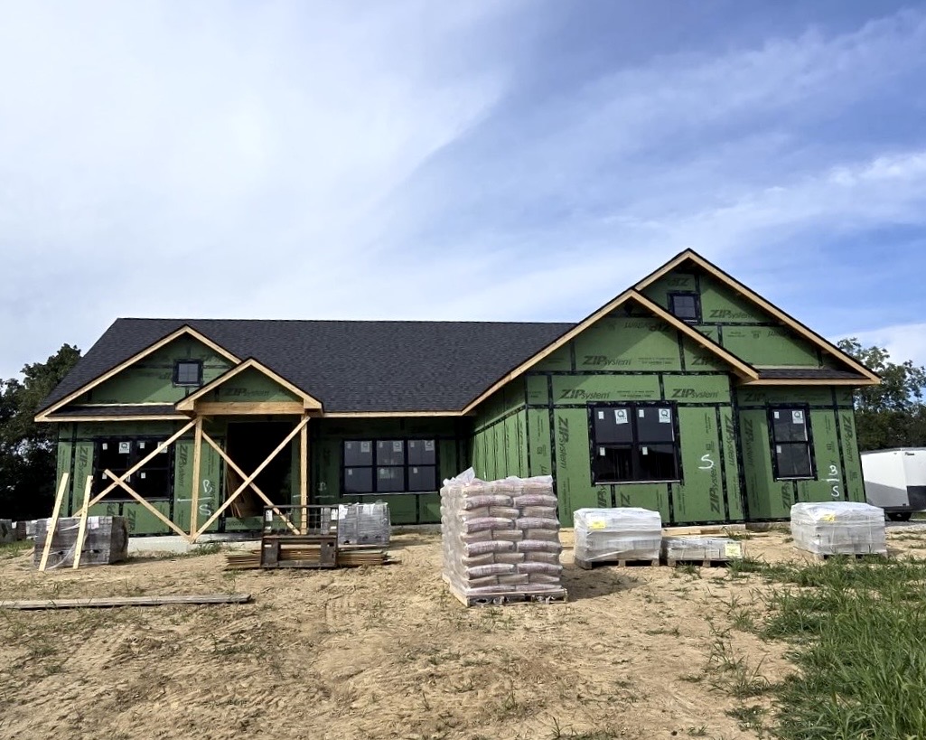 Architectural asphalt roof installed on a new home in Highland, IL by Barringer Brothers Roofing.