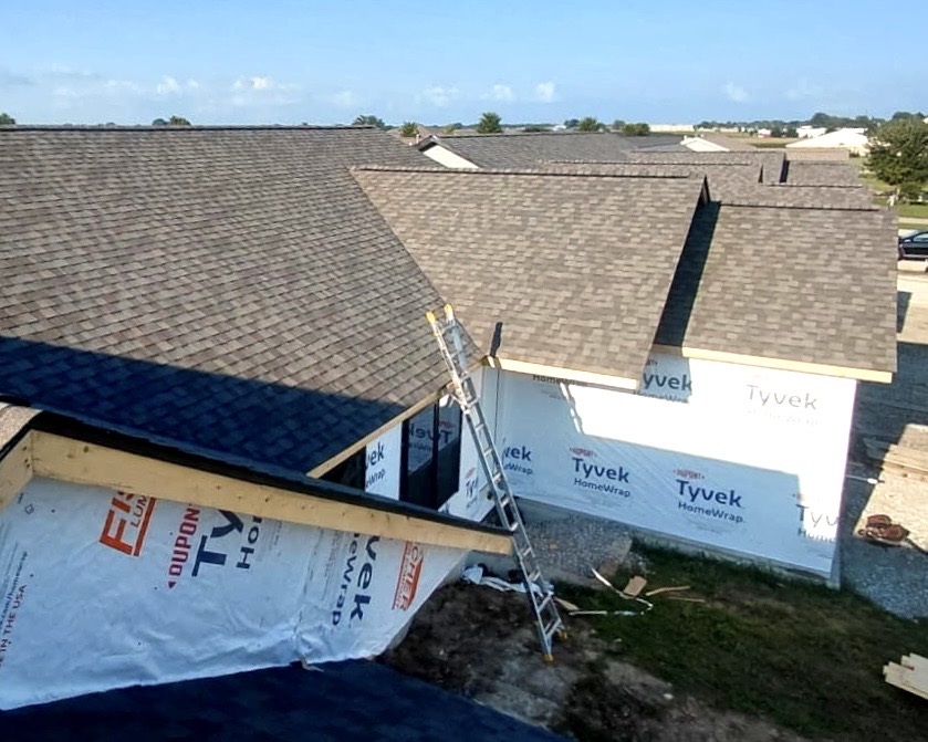 New architectural asphalt roof installed on a home in Highland, IL by Barringer Brothers Roofing.