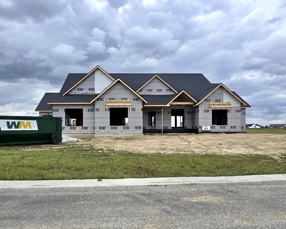 New construction asphalt shingle roof installed for a home builder in Aviston, IL by Barringer Brothers Roofing.