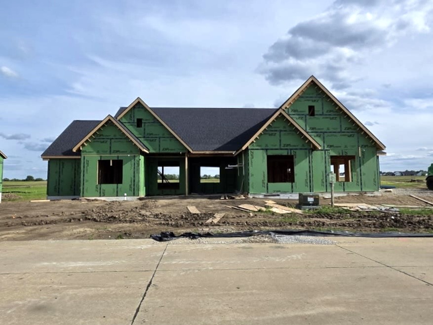 New asphalt shingle roof installed on a new construction home in Edwardsville, IL by Barringer Brothers Roofing.